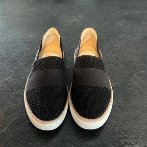 Women’s black shoes